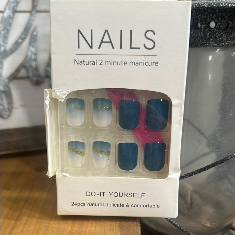 NWT press on nails in teal